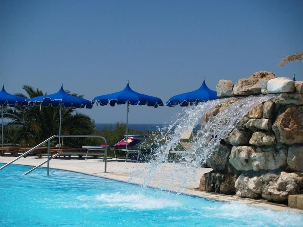 Hotel Resort Portoselvaggio Sant Isidoro  Exteriör bild