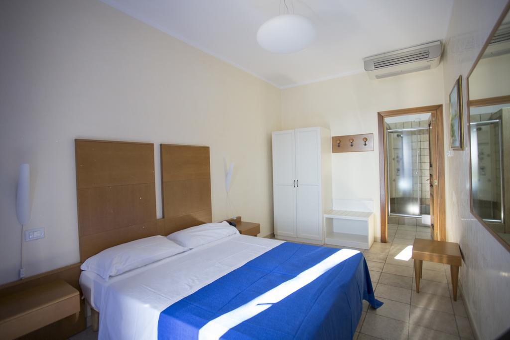 Hotel Resort Portoselvaggio Sant Isidoro  Exteriör bild