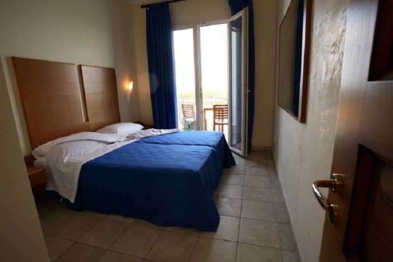 Hotel Resort Portoselvaggio Sant Isidoro  Exteriör bild